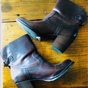 FRYE ankle boot, like new, only worn twice